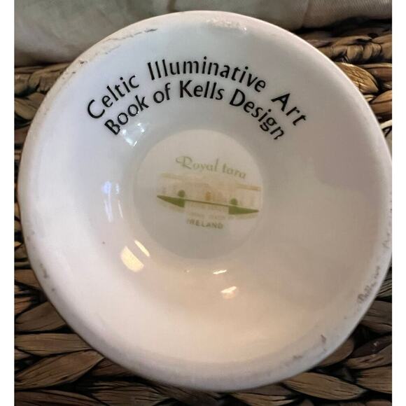 Pair of Royal Tara Kells design mugs from Galway Ireland - Picture 2 of 2